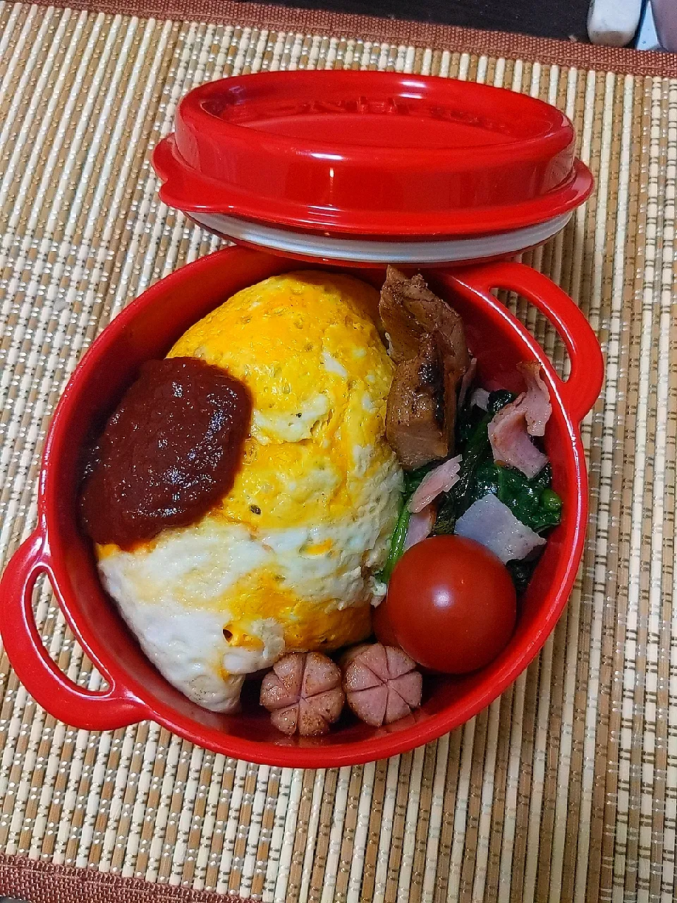 オムライス弁当|ぽん⁎⋆*﻿さん