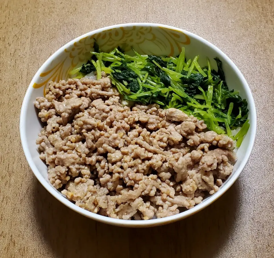 生姜味噌そぼろと三つ葉の丼|ナナさん