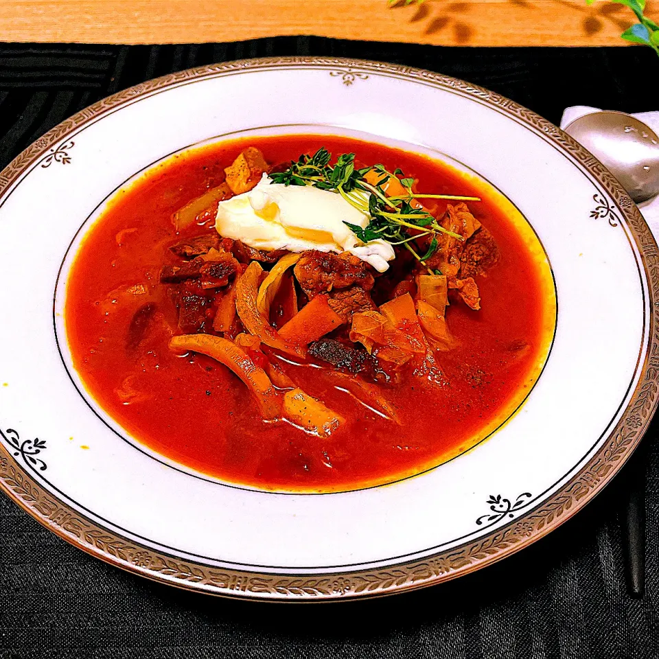 🥣🥄ボルシチ   久しぶりだな〜😋　じっくり煮込んだ牛肉が酸味と相まって美味しい。|Sの食卓さん