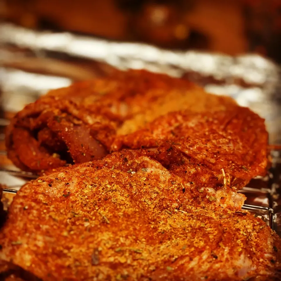 Made Cajun BBQ rub tonight For Homemade Cajun Spice rub Boneless chicken Thighs 🌶 ready for the oven 
#porkrub #chicken #cajunrub #homemade  #chefemanuel|Emanuel Hayashiさん