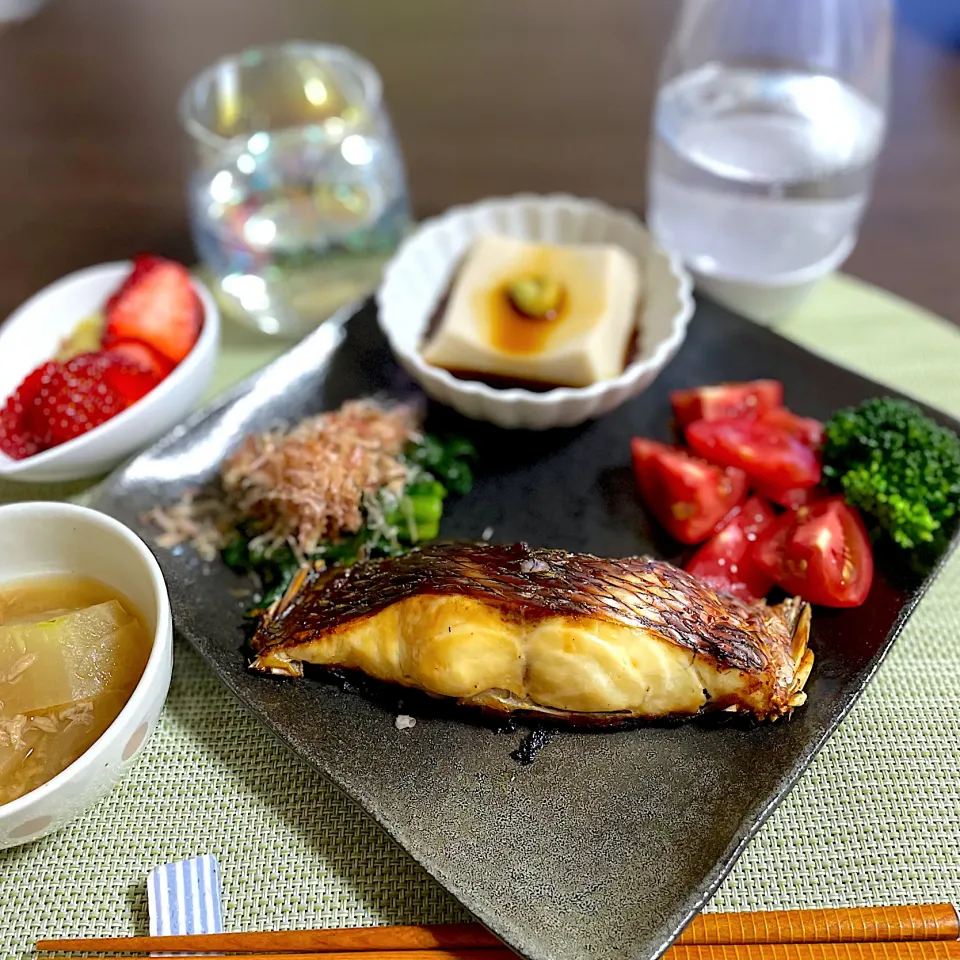 4/20晩ご飯：鯛の醤油麹焼き|ななみんさん