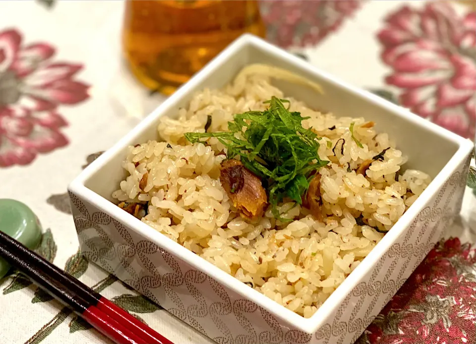 新生姜と大葉、秋刀魚の蒲焼炊き込みご飯🍚|まめすけ。さん