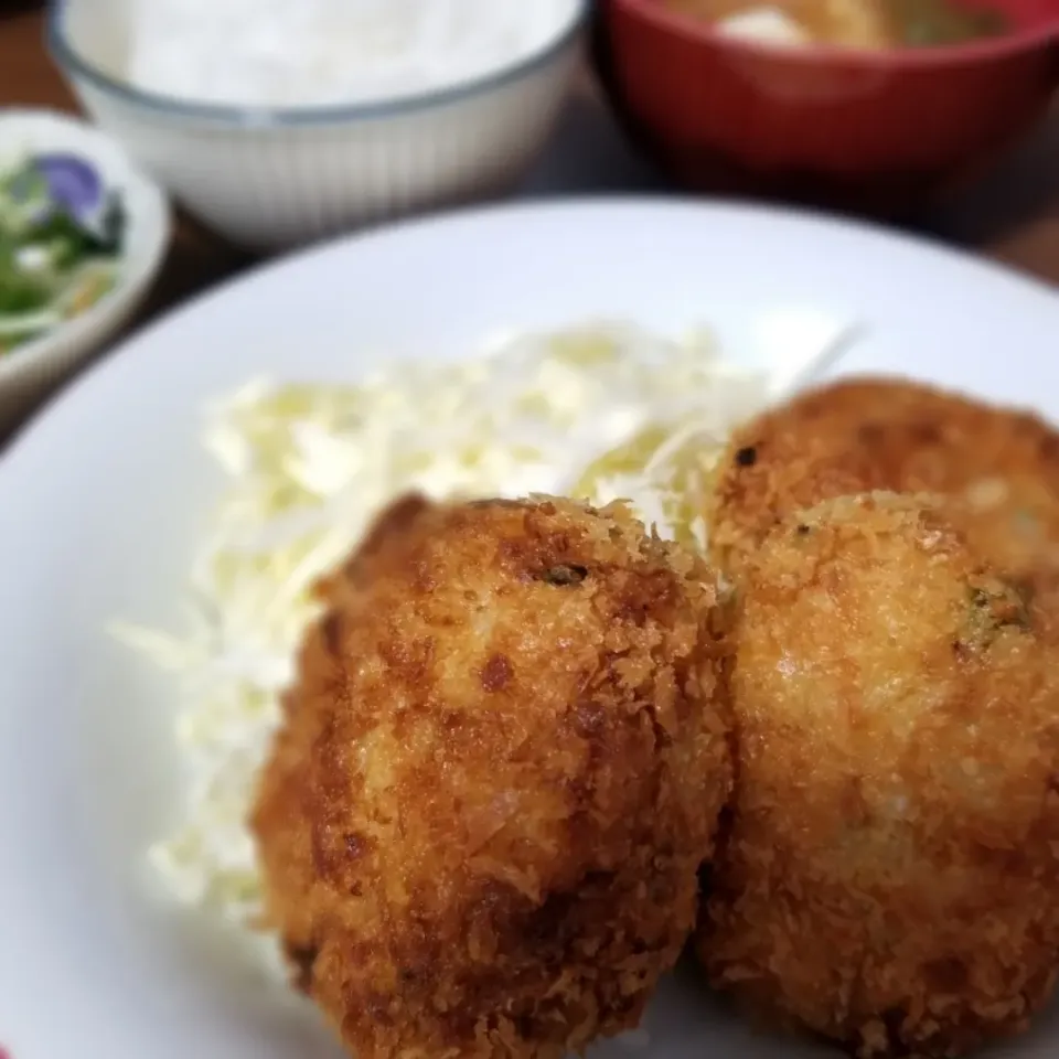 Snapdishの料理写真:夕食◎コロッケ🥔|しょちちさん