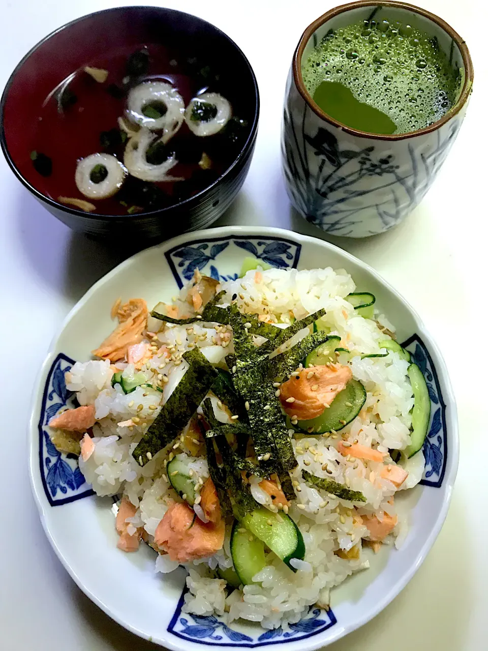 Snapdishの料理写真:焼き鮭ときゅうりのちらし寿司|Sumie Matushitaさん