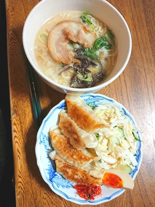 豚骨ラーメンと餃子|たつかばさん