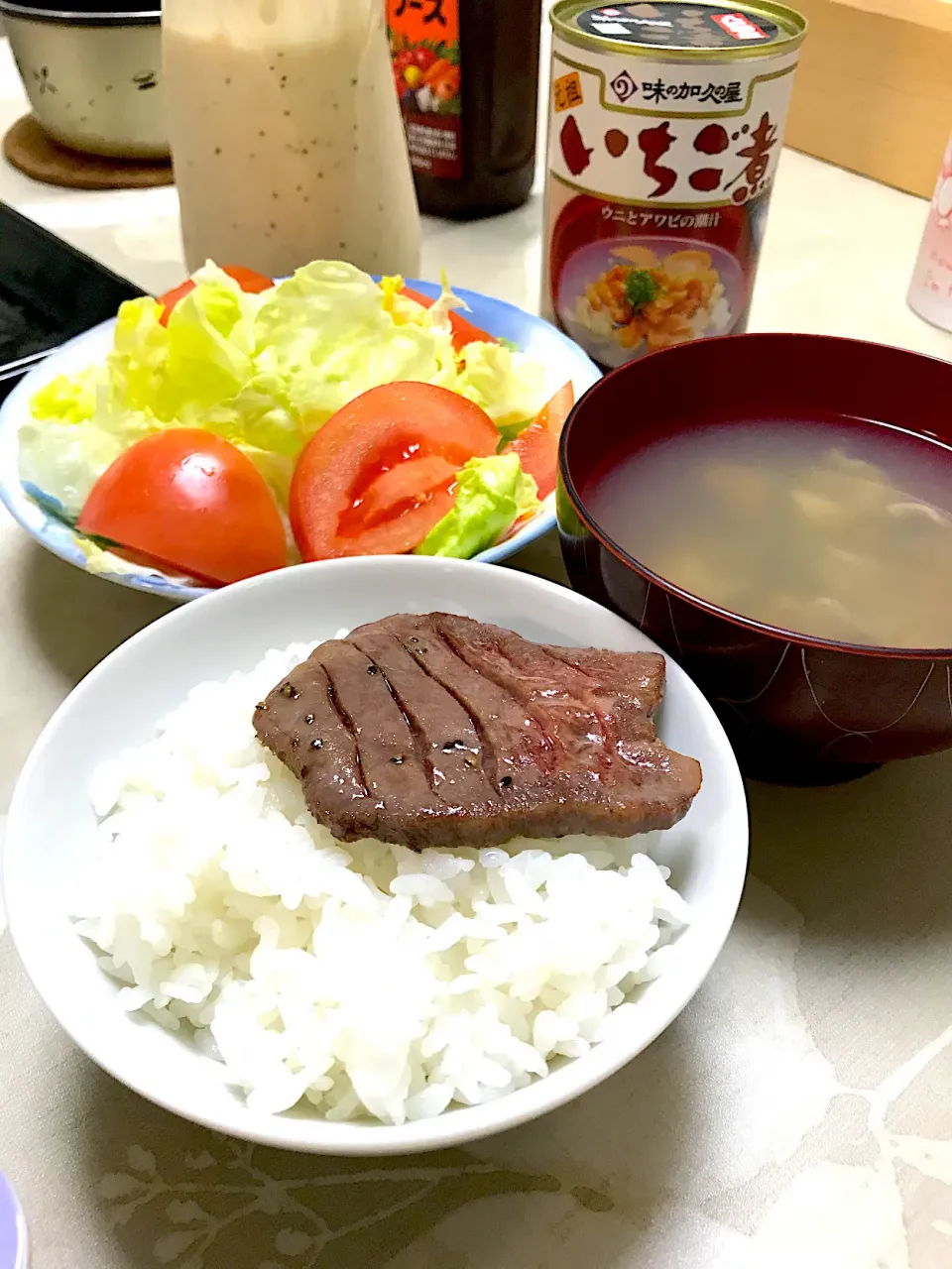 父の手料理　牛タン、いちご煮、サラダ|sayaさん