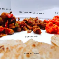 Roti with Chhole masala, Mutton Manchurian and Gobi Fry|sykoladさん