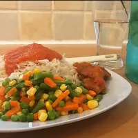 Snapdishの料理写真:White rice, veggies and beef|OluwaTosinさん