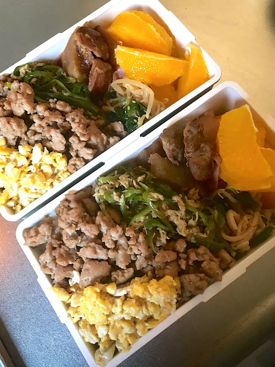 Snapdishの料理写真:だらしなくなったそぼろ弁当💦|ちーさん