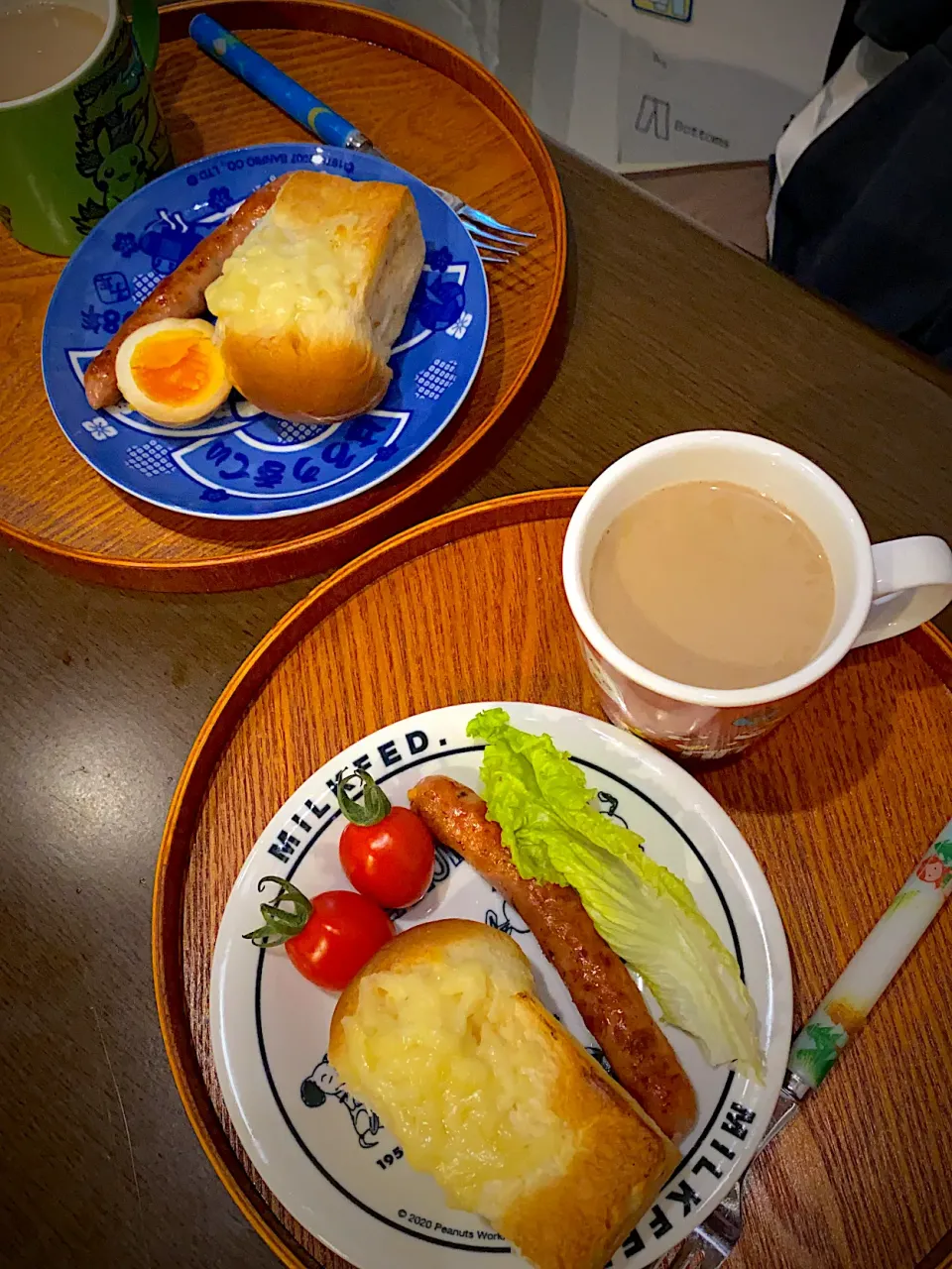 チーズ＆オリーブ入りソーセージソテー🫒　ミニトマト🍅レタス🥬　ミニイギリスパンのチーズトースト🍞　とろけるミルクカフェオレ☕️|ch＊K*∀o(^^*)♪さん