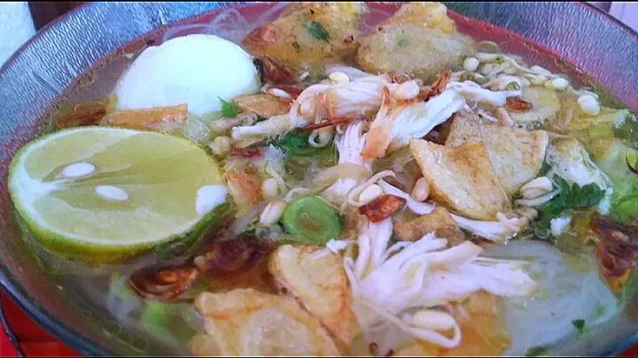 soto bening segeerrrrr|Waroeng Bambu Sukamanahさん