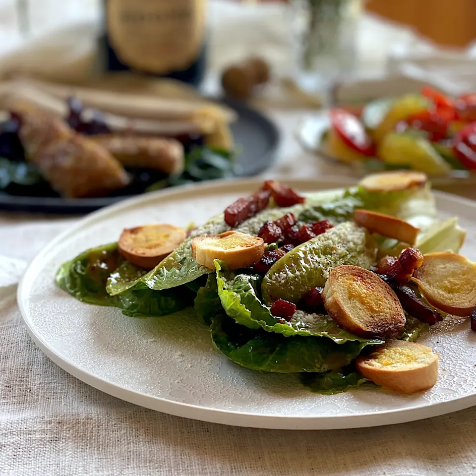 野菜たっぷり🥬🌮🍅手巻きガレットの日 ②. 🥗ロメインレタスとパンチェッタのシーザーサラダ|ゆきぽん@ゆきの家飲み料理さん