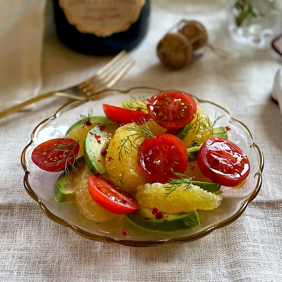 Snapdishの料理写真:野菜たっぷり🥬🌮🍅手巻きガレットの日 ③. 🥗晩柑とアボカドのフルーツサラダ|ゆきぽん@ゆきの家飲み料理さん