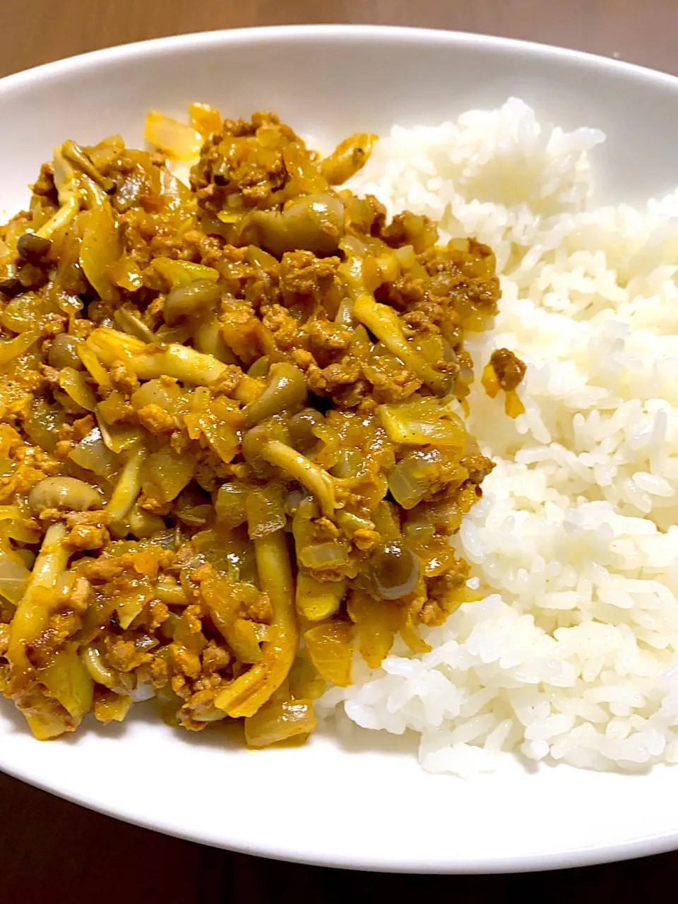 初めてキーマカレー作ってみたお🍛🥄|しゅんさん