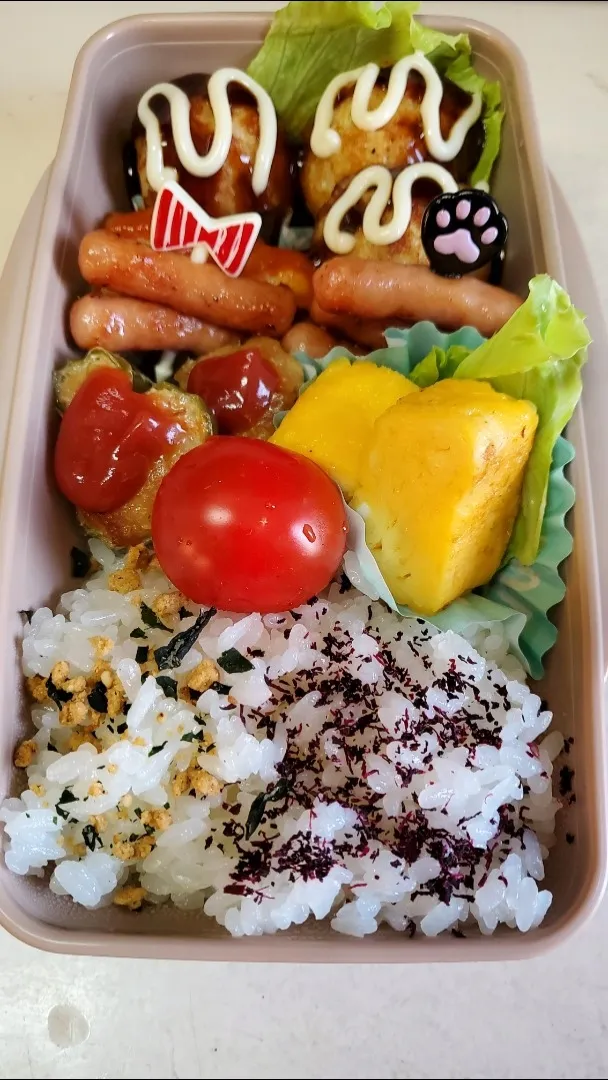 Snapdishの料理写真:4/22高1娘のお弁当🌼
タコ焼き弁当|SaYaKaさん