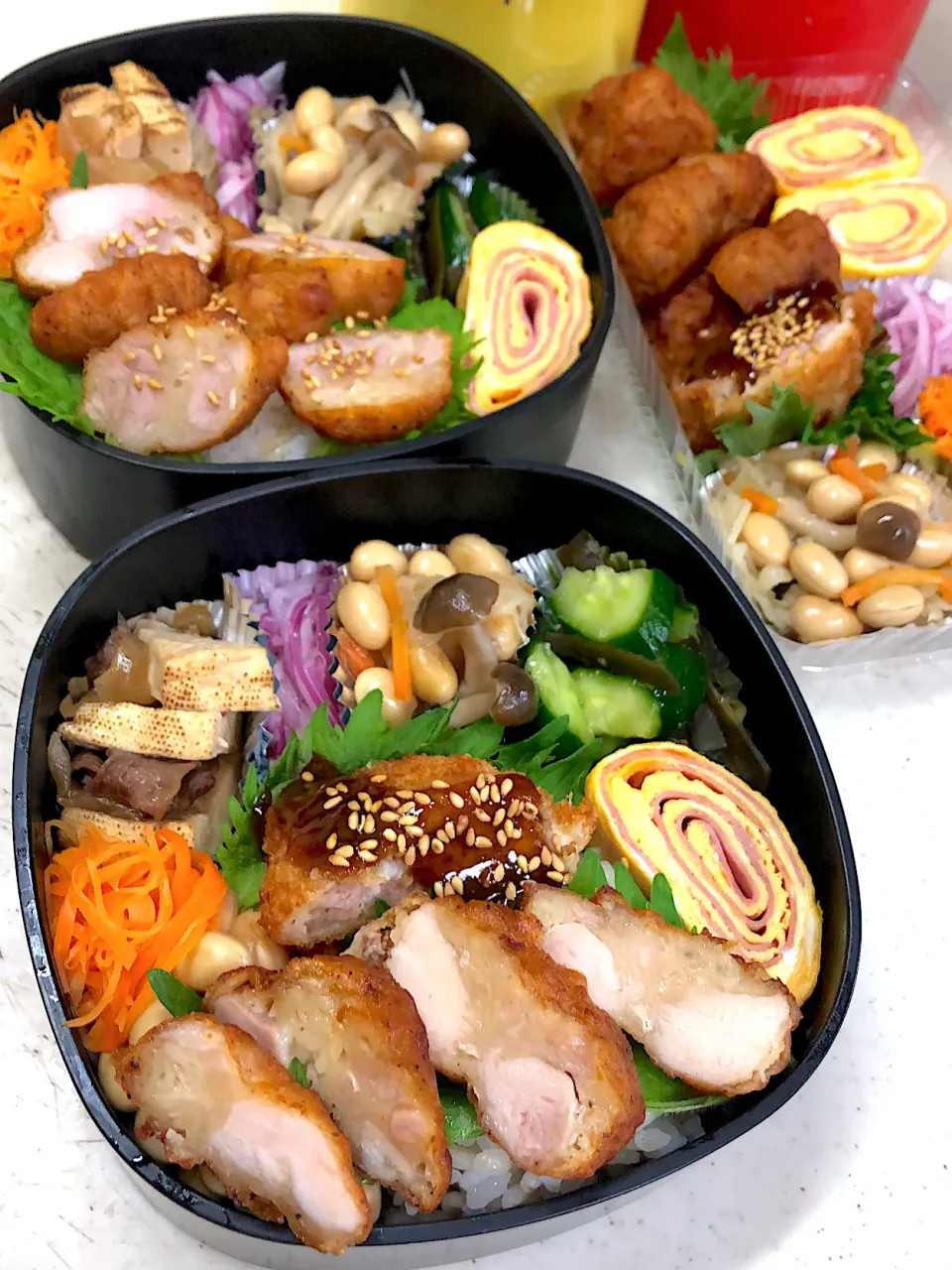 Snapdishの料理写真:唐揚げ・ごまとんかつ弁当|teteさん