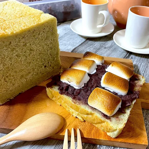 「ホワイトマシュマロ」を使ってみたSnapdishの料理・レシピ写真:抹茶オーレの食パンと自家製餡子にマッシュマロ添えて❤️