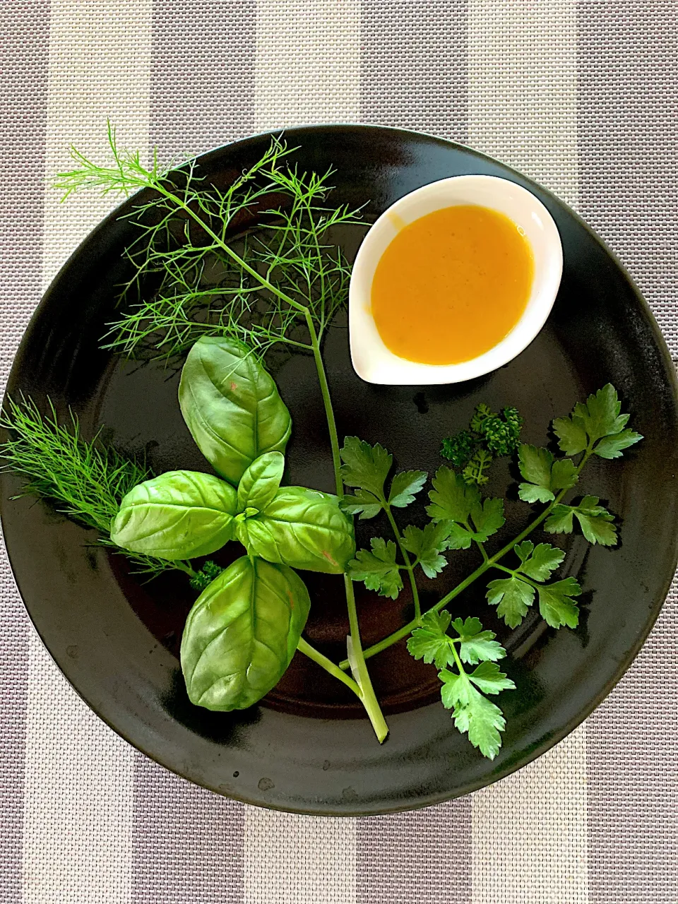 シュト旦那育てた　ベランダハーブたち🌿|シュトママさん