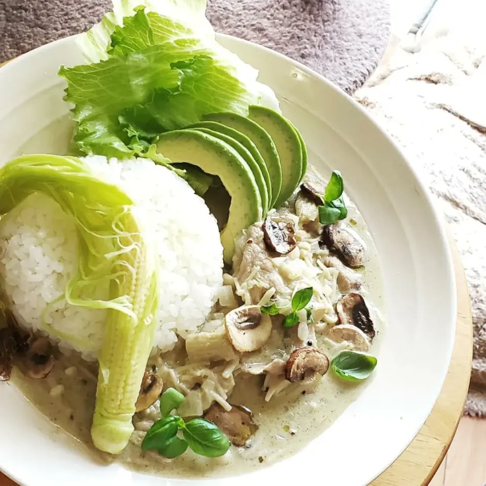 豚肉と茸のグリーングリーンカレー
＆髭つきヤングコーン添え♪|mi_neneco♪さん