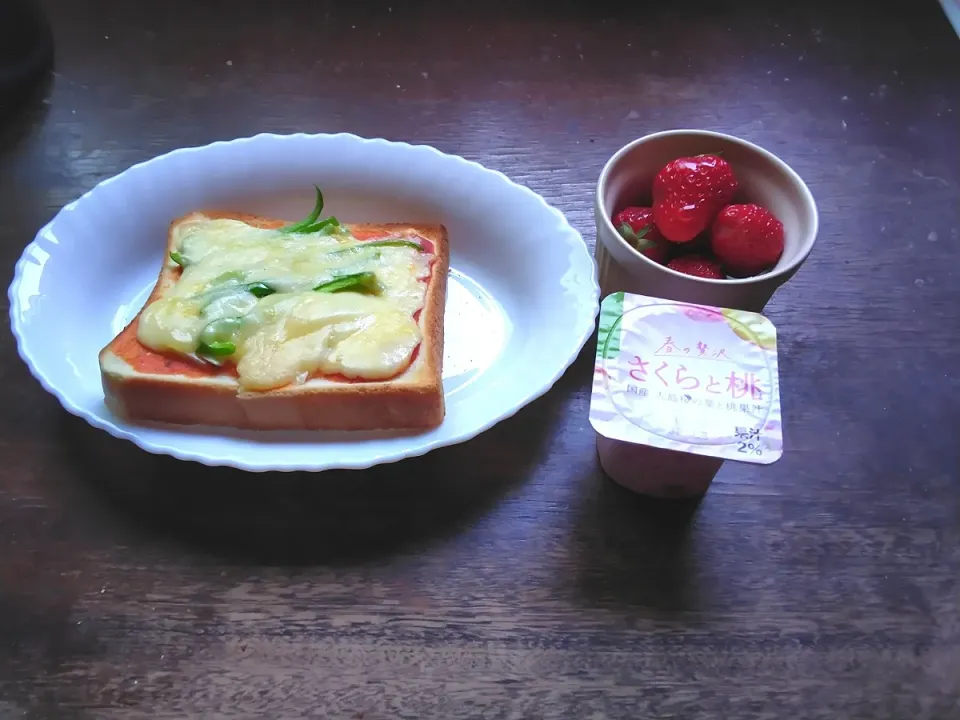 今日の朝ごはん☕️🍞🌄|にんにくと唐辛子が特に好き❤️(元シャリマー)さん