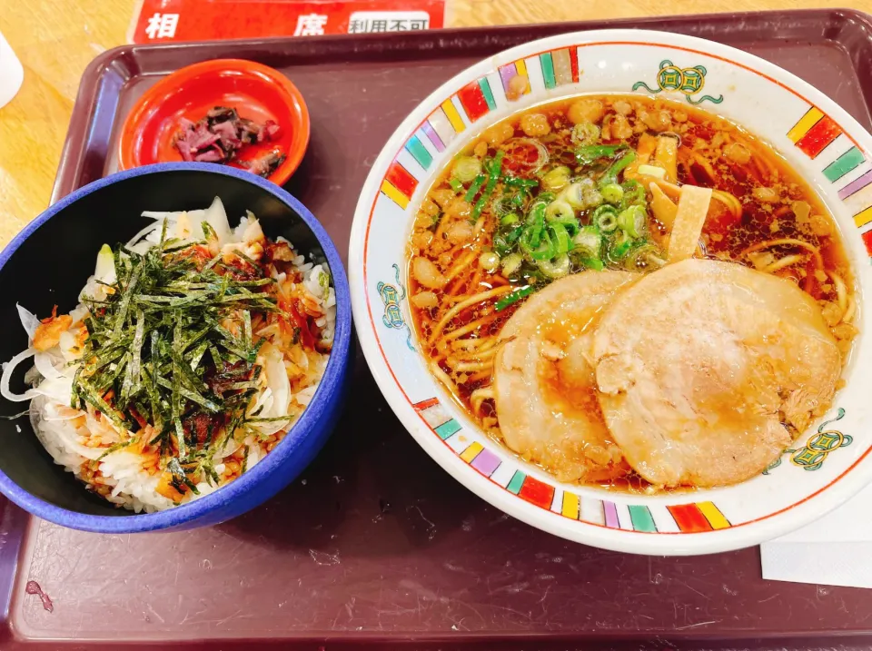 Snapdishの料理写真:尾道ラーメンと豚飯|コージ💫さん