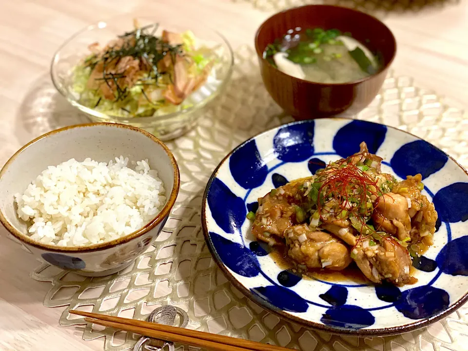 Snapdishの料理写真:鶏肉の甘酢ネギ炒めと和風白菜サラダ|ひろさんとゆりさんさん