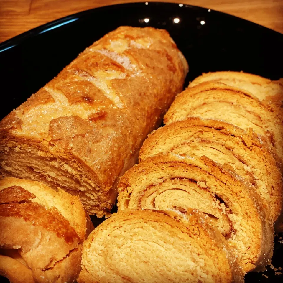 Short Crust Sweet Pastry rolled in Butter & Cinnamon dusted with sugar and baked in the oven #homecooking #chefemanuel #ovencooking|Emanuel Hayashiさん