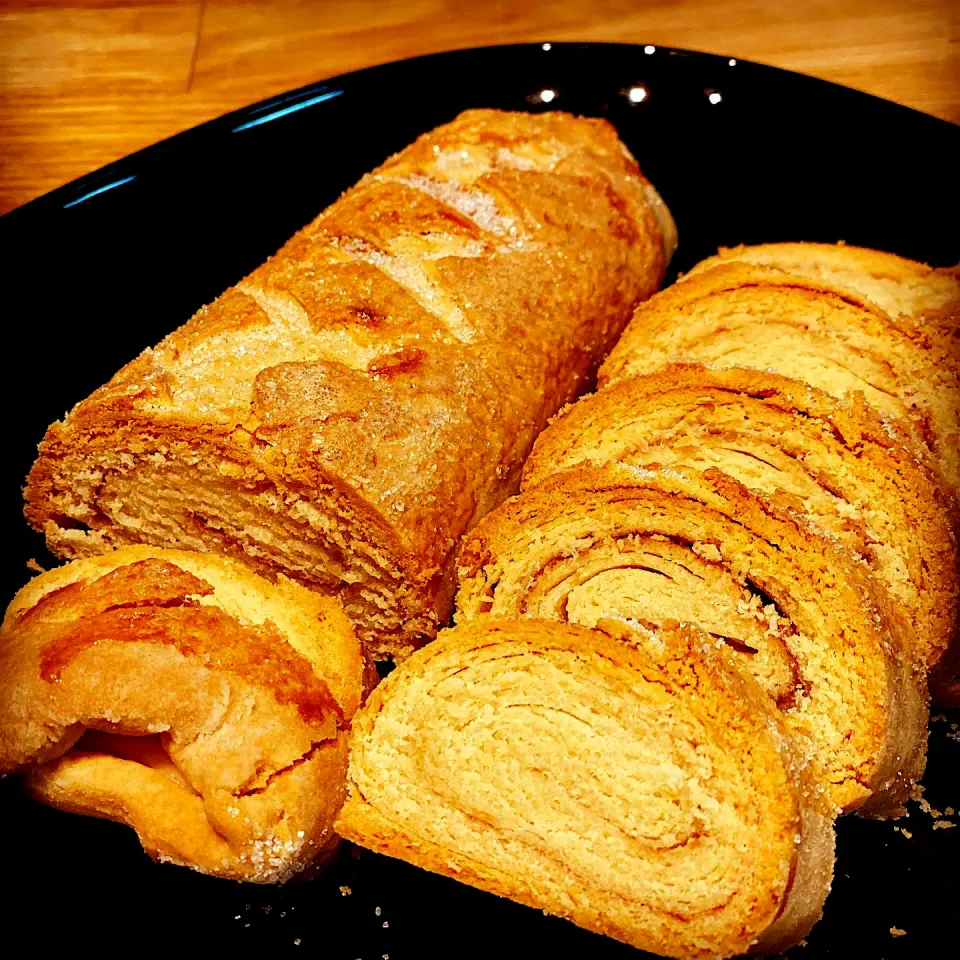 Short Crust Sweet Pastry rolled in Butter & Cinnamon dusted with sugar and baked in the oven #homecooking #chefemanuel #ovencooking|Emanuel Hayashiさん