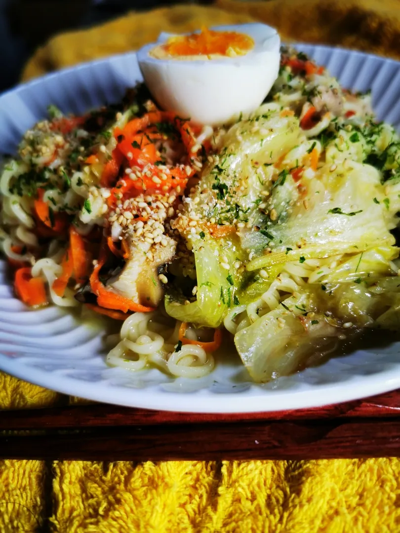 夜の活動🤩つゆ無し、塩ラーメンで乾杯🍺|ペンギンさん