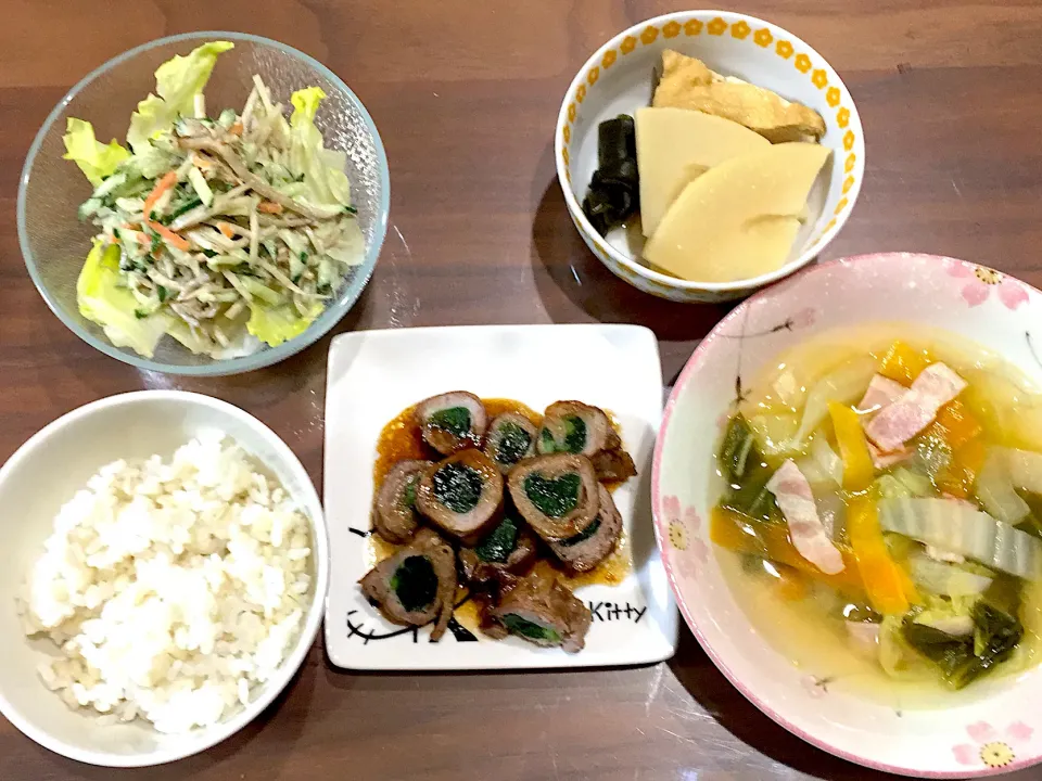 ニラの肉巻き 白菜と人参のコンソメスープ たけのこと昆布の煮物 ごぼうサラダ|おさむん17さん