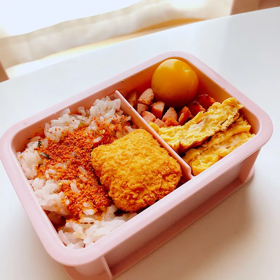 なんか黄色いお弁当😆🍱🍴|ひよこさん