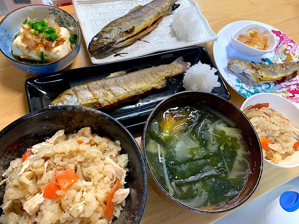 Snapdishの料理写真:イワナの塩焼き　とりきのこの炊き込みご飯|ゆりえさん