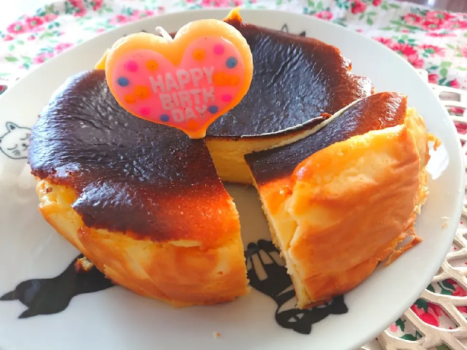 Snapdishの料理写真:バスクチーズケーキだよ✨|cocco+さん