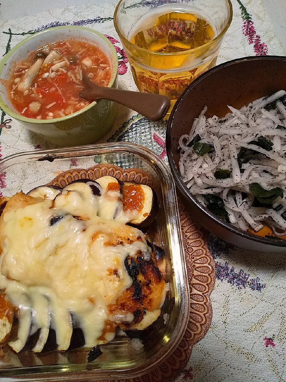 今日の晩御飯
※鱈のにんにく味噌漬けとさつま芋と茄子のチーズ焼き
※大根とワカメのゆかり和え
※トマトと塩こうじキノコのスープ
※ハイボール|れあMIXさん