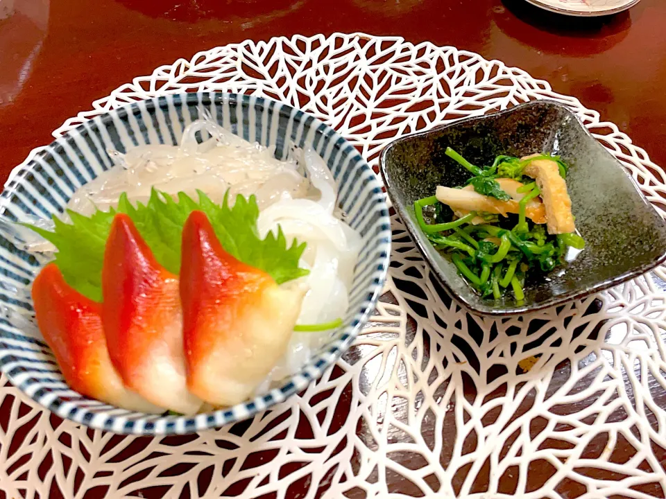 三食丼と菜の花とちくわの煮浸し|とみぃさん