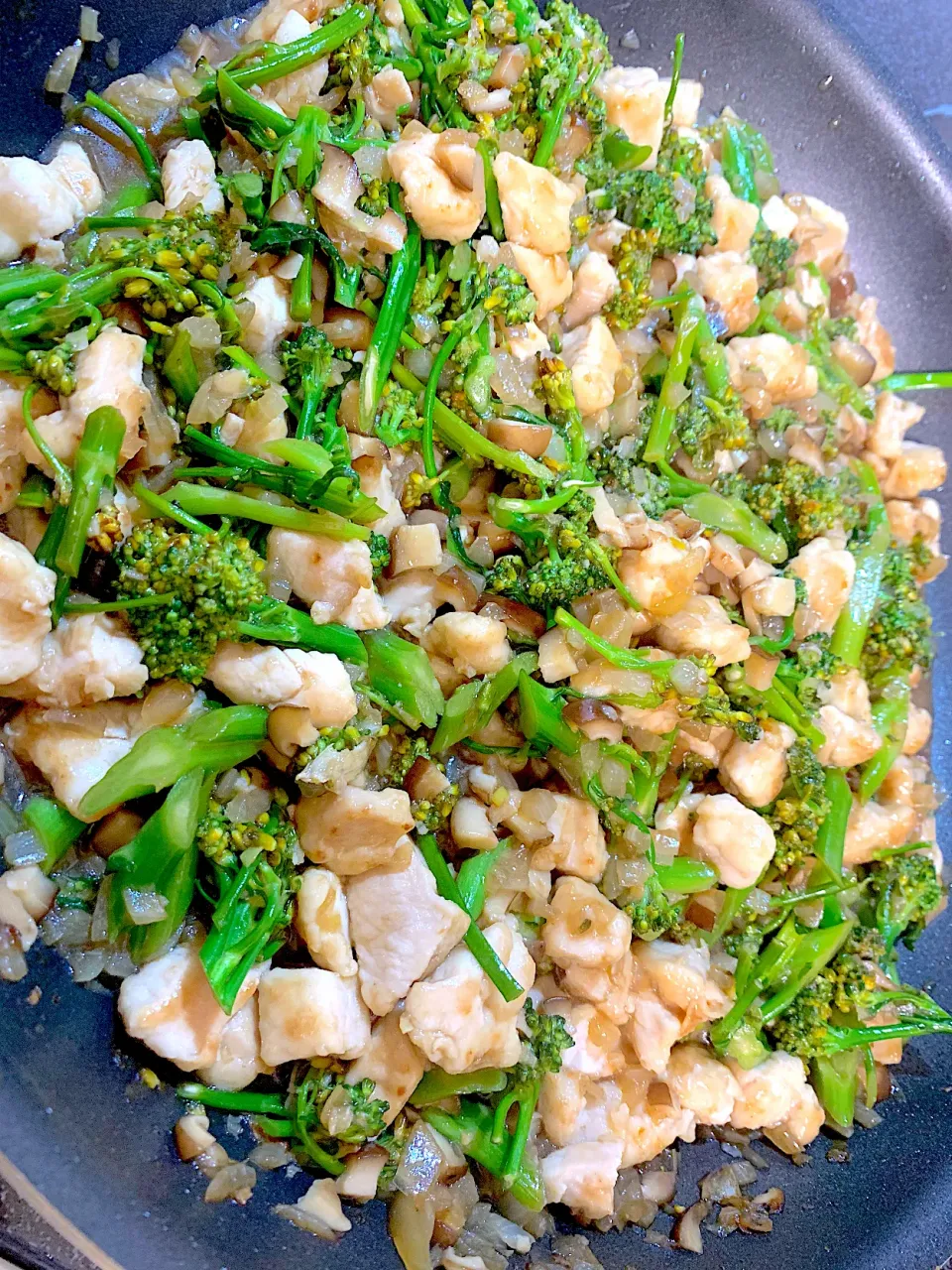 StiR-FriEd ChiCkeN, MusHroOmS & BroCcoLi..😍😍😍|GeMzKiTchさん