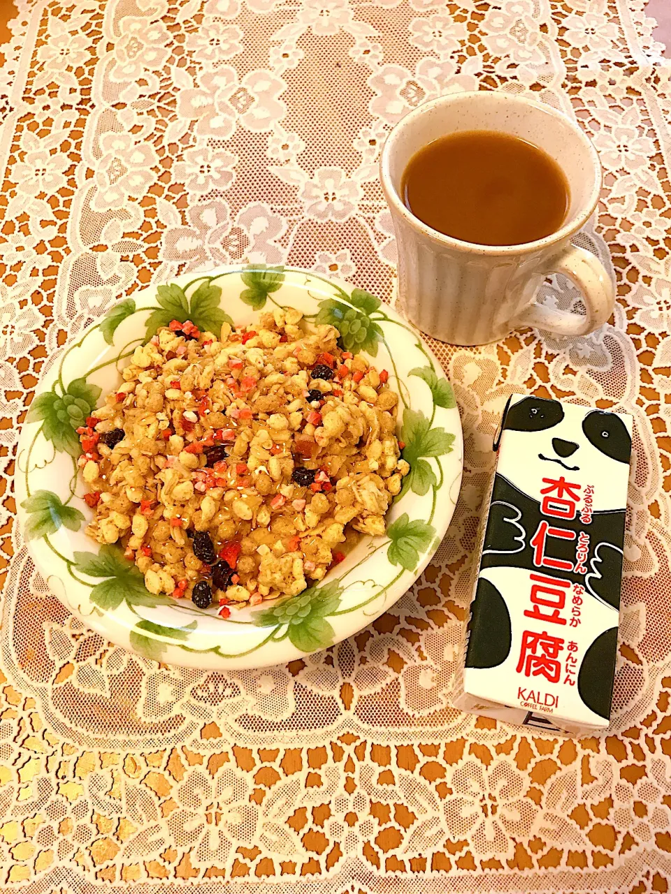 Snapdishの料理写真:♡わたしの朝食♡ヨーグルトたっぷりの~蜂蜜たっぷりの~グラノーラ♡令和3年4月23日金曜日♡覚書&記録♡|♡Fille√chie♡さん