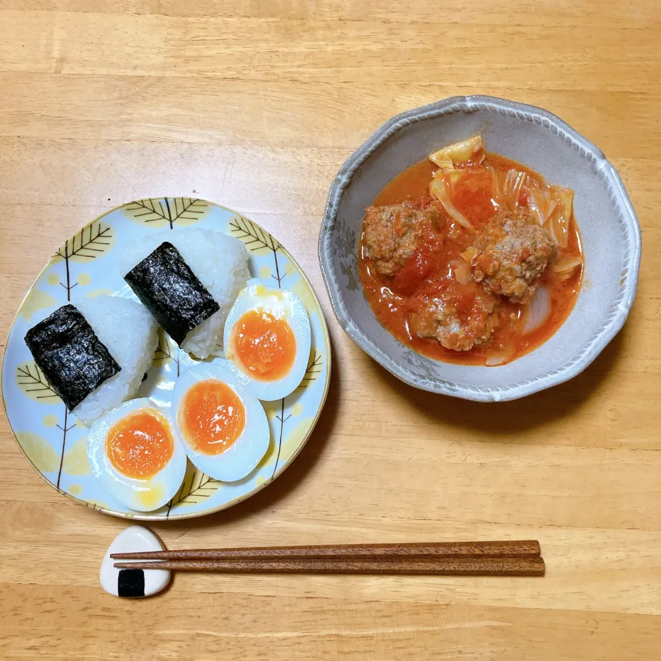 春キャベツと肉団子のトマト煮込み🍅|ちゃみこさん