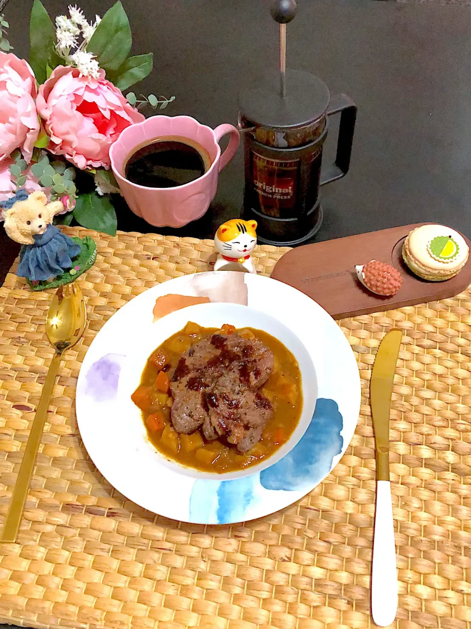 Snapdishの料理写真:Beef Curry Steak|อริญรดา พอใจさん