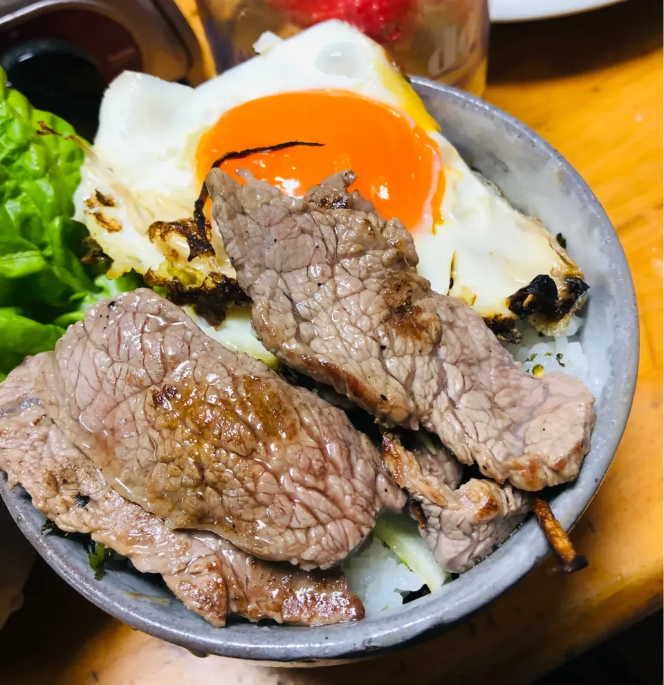 Snapdishの料理写真:カルビ焼肉丼|ミカさん