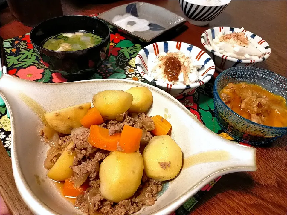 Snapdishの料理写真:夜ごはん　そぼろ肉じゃが|みやこさん