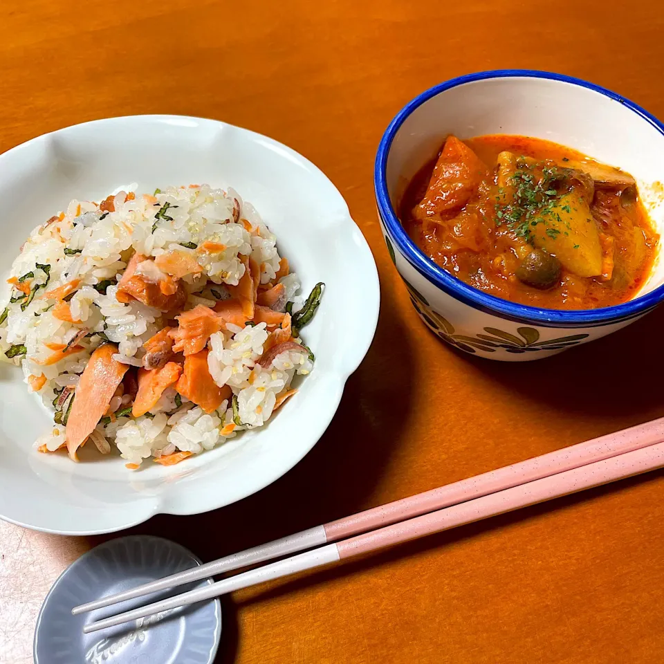 鮭のちらし寿司、トマトのごった煮。|久美子さん