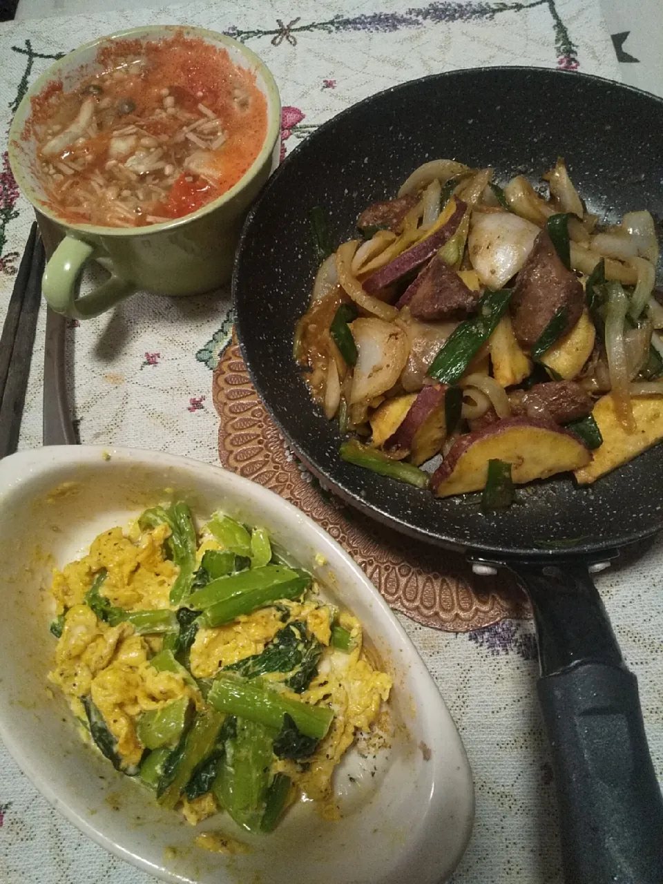 今日の晩御飯
※鶏レバーとさつま芋と葉たまねぎの味噌炒め
※トマトと塩こうじキノコのスープ
※小松菜と玉子のカレーマヨネーズ和え
※ハイボール|れあMIXさん