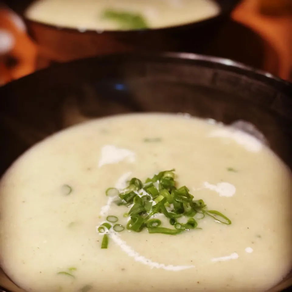 Freshly Made  Cream of Leek  &  Potato Soup 🍲.  Healthy homemade easy to make #leekanpotatosoup #soup #freshlymade 
#chefemanuel #dinner|Emanuel Hayashiさん