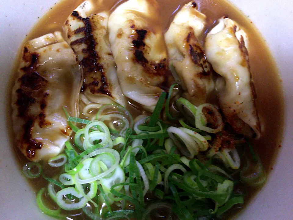 赤味噌ラーメン(餃子入)|ばーさんさん