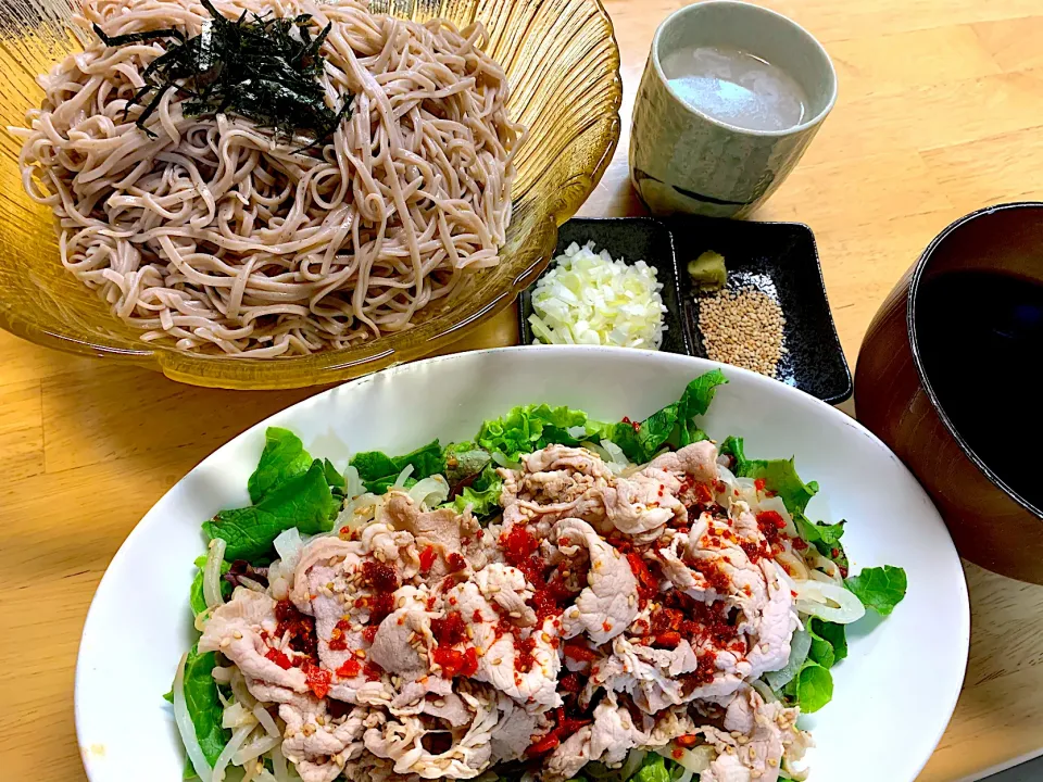 ざる蕎麦　ピリ辛豚しゃぶサラダ|ゆりえさん