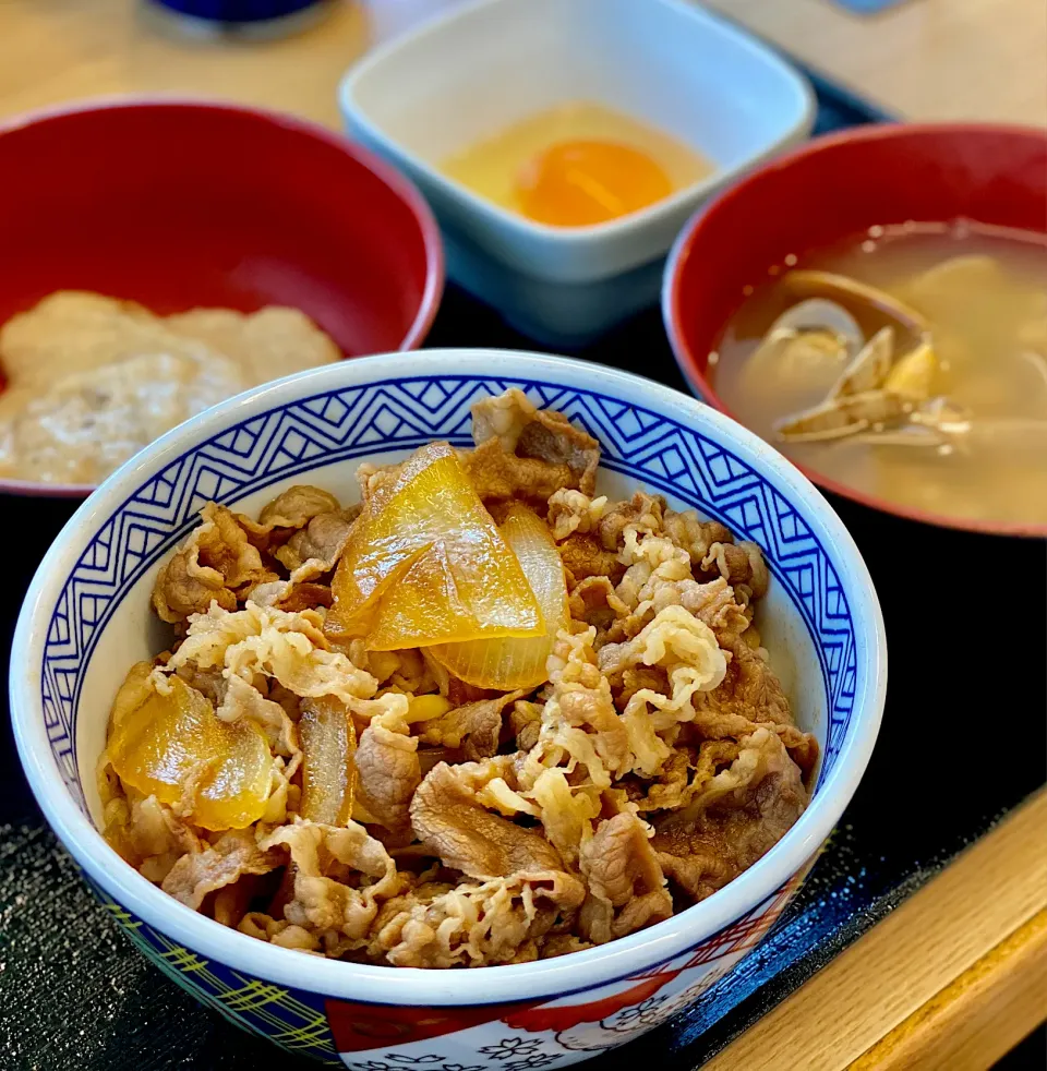 Snapdishの料理写真:お昼ご飯は吉野家の牛丼|にゃあ（芸名）さん