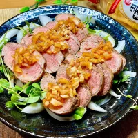 Snapdishの料理写真:豚ヒレ肉のローストポークジンジャーオニオンソース|咲きちゃんさん