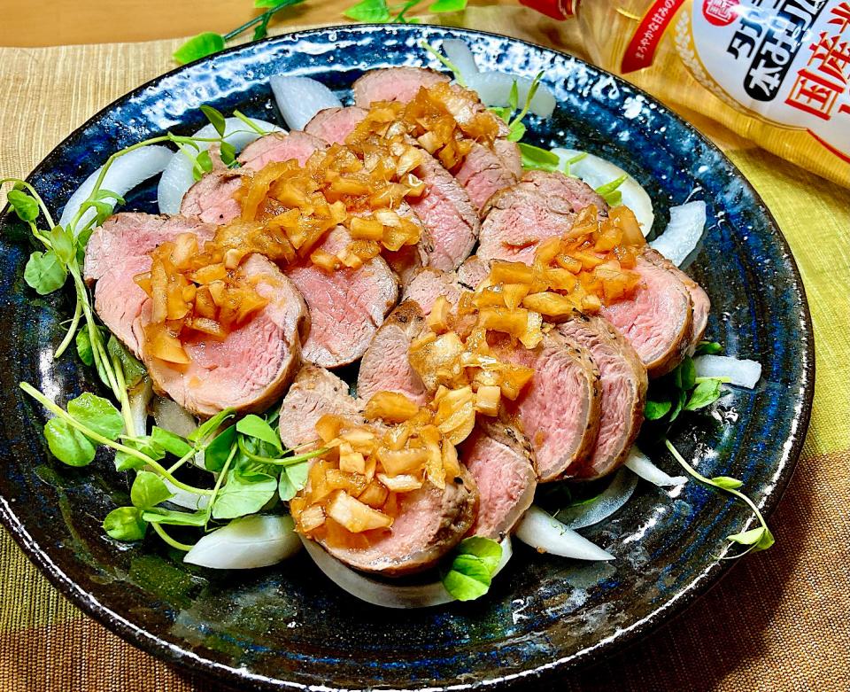 豚ヒレ肉のローストポークジンジャーオニオンソース