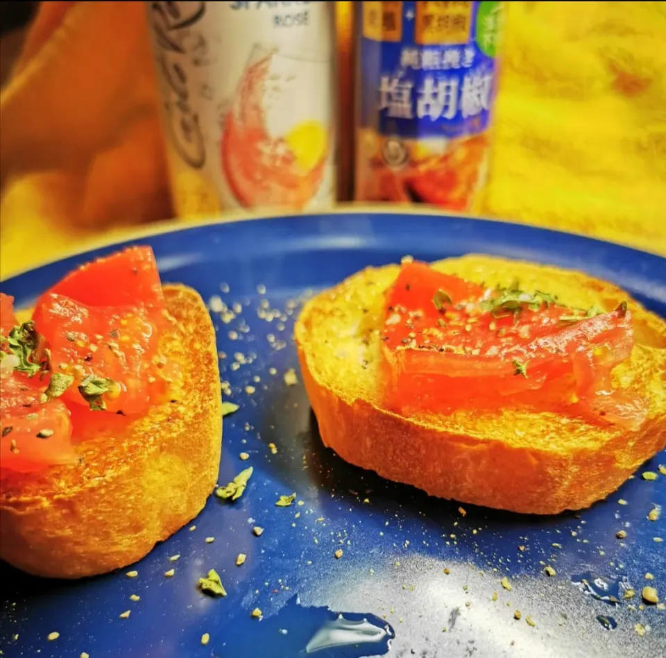 Snapdishの料理写真:朝ごパン〜生にんにく香る、バケット🤩⤴️👍☕|ペンギンさん